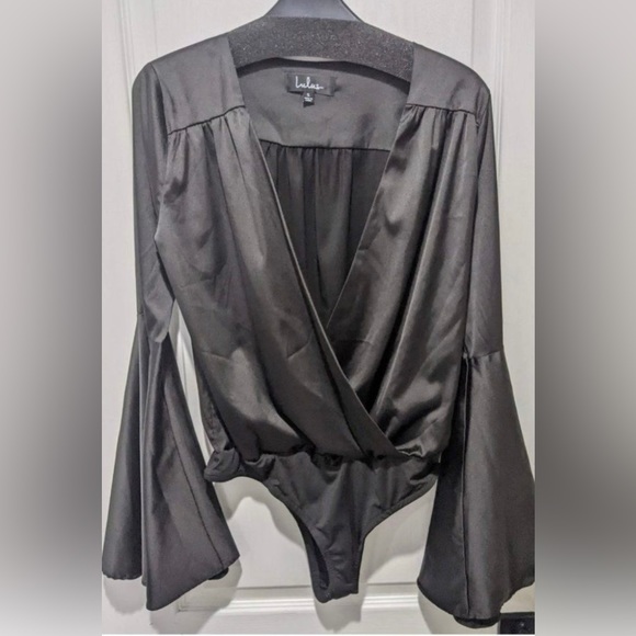 Lulus | Selby Black Satin Bell Sleeve Surplice Bodysuit in Black - Picture 6 of 11